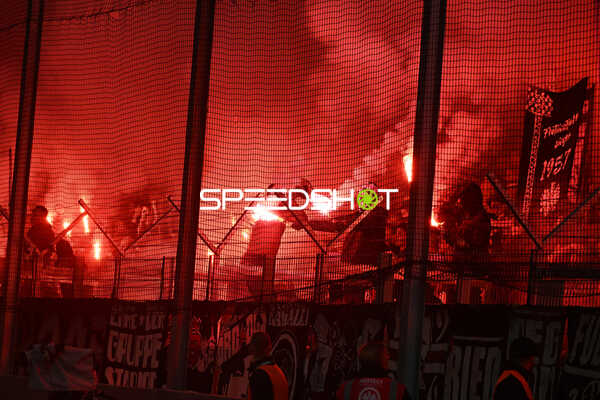 Fußball I Herren I Saison 2022-2023 I DFB-Pokal I 2. Hauptrunde I SV Stuttgarter Kickers - Eintracht Frankfurt I 18.10.2022 Pyrotechnik beider Fangruppierungen deswegen unterbrechung
Ort: Stuttgart, Germany
Datum: 18.10.2022
