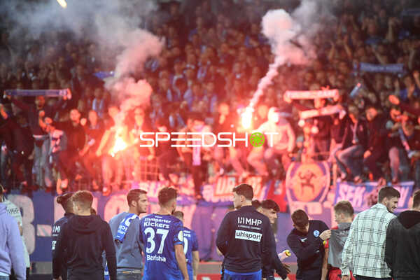 Fußball I Herren I Saison 2022-2023 I DFB-Pokal I 2. Hauptrunde I SV Stuttgarter Kickers - Eintracht Frankfurt I 18.10.2022 Die Kickers Fans feiern ihre Mannschaft
Ort: Stuttgart, Germany
Datum: 18.10.2022