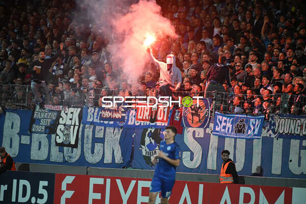 Fußball I Herren I Saison 2022-2023 I DFB-Pokal I 2. Hauptrunde I SV Stuttgarter Kickers - Eintracht Frankfurt I 18.10.2022 Pyrotechnik im Block der SV Stuttgarter Kickers
Ort: Stuttgart, Germany
Datum: 18.10.2022