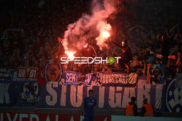 Fußball I Herren I Saison 2022-2023 I DFB-Pokal I 2. Hauptrunde I SV Stuttgarter Kickers - Eintracht Frankfurt I 18.10.2022 Pyrotechnik im Block der SV Stuttgarter Kickers
Ort: Stuttgart, Germany
Datum: 18.10.2022