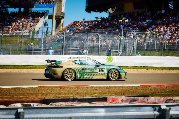 Rennfahrzeug auf der Rennstrecke