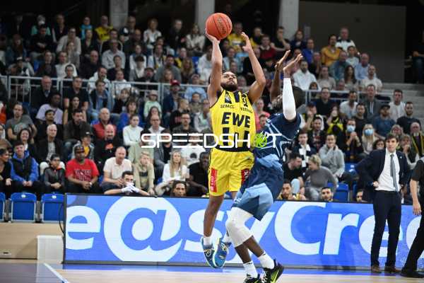 Basketball I Herren I Saison 2022-2023 I easyCredit BBL I 5. Spieltag I MLP Academics Heidelberg - EWE Baskets Oldenburg I 29.10.2022 MaCio Teague (#31, EWE Baskets Oldenburg) geht zum Korb gegen Shyron Ely (#5, MLP Academics Heidelberg)
Ort: Heidelberg, Germany
Datum: 29.10.2022