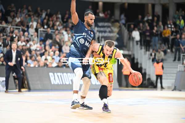 Basketball I Herren I Saison 2022-2023 I easyCredit BBL I 5. Spieltag I MLP Academics Heidelberg - EWE Baskets Oldenburg I 29.10.2022 Trey Drechsel III (#5, EWE Baskets Oldenburg) beim dribbling
Ort: Heidelberg, Germany
Datum: 29.10.2022