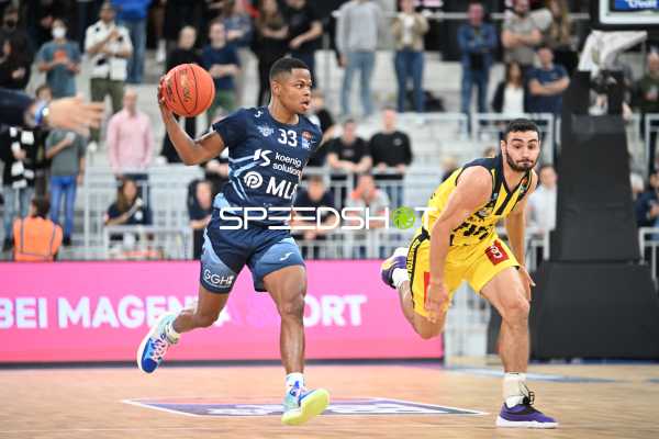 Basketball I Herren I Saison 2022-2023 I easyCredit BBL I 5. Spieltag I MLP Academics Heidelberg - EWE Baskets Oldenburg I 29.10.2022 Eric Washington (#33, MLP Academics Heidelberg) am Ball
Ort: Heidelberg, Germany
Datum: 29.10.2022