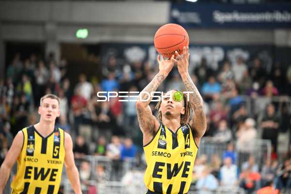 Basketball I Herren I Saison 2022-2023 I easyCredit BBL I 5. Spieltag I MLP Academics Heidelberg - EWE Baskets Oldenburg I 29.10.2022 DeWayne Russell (#4, EWE Baskets Oldenburg) beim Freiwurf
Ort: Heidelberg, Germany
Datum: 29.10.2022