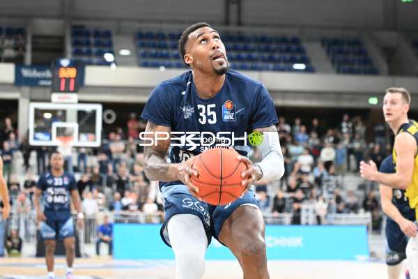 Basketball I Herren I Saison 2022-2023 I easyCredit BBL I 5. Spieltag I MLP Academics Heidelberg - EWE Baskets Oldenburg I 29.10.2022 De Jon Davis (#35, MLP Academics Heidelberg)
Ort: Heidelberg, Germany
Datum: 29.10.2022