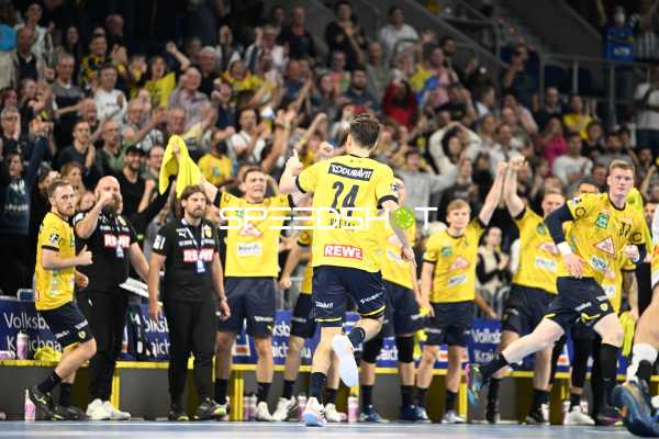 Handball I Herren I Saison 2022-2023 I Liqui Moly Handballbundesliga I 9. Spieltag I Rhein-Neckar Löwen - TSV Hannover-Burgdorf I 30.10.2022 Jubel von Patrick Groetzki (#24, Rhein-Neckar Löwen)
Ort: Mannheim, Germany
Datum: 30.10.2022 - Sebastian Hinze, Mikael Appelgren, David Späth, Kevin Gerwin, Jannik Kohlbacher