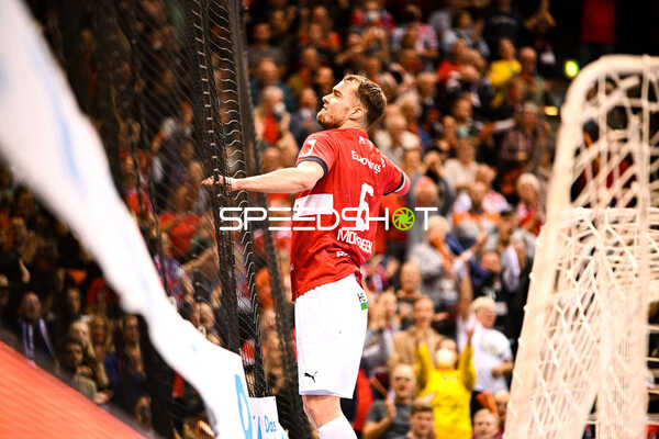 Handball I Herren I Saison 2022-2023 I Liqui Moly Handballbundesliga I 10. Spieltag I Handball Sport Verein Hamburg - Rhein-Neckar Löwen I 06.11.2022 Casper Ulrich Mortensen (6, Handball Sport Verein Hamburg) jubelt auf der Bande
Ort: Hamburg, Germany
Datum: 06.11.2022 - Casper Ulrich Mortensen