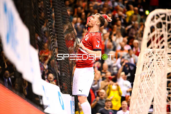 Handball I Herren I Saison 2022-2023 I Liqui Moly Handballbundesliga I 10. Spieltag I Handball Sport Verein Hamburg - Rhein-Neckar Löwen I 06.11.2022 Casper Ulrich Mortensen (6, Handball Sport Verein Hamburg) jubelt auf der Bande
Ort: Hamburg, Germany
Datum: 06.11.2022 - Casper Ulrich Mortensen