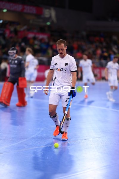 Jan-Philipp Fischer (23; Deutschland) mit Ball am Schläger