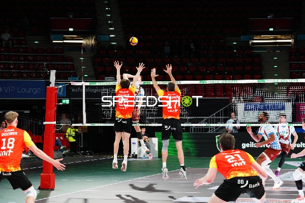 Spielszene mit Corey Mayotte (25; BADEN VOLLEYS SSC Karlsruhe) und Jonathan Downs (17; BADEN VOLLEYS SSC Karlsruhe)