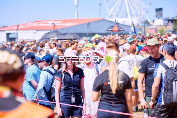Fans beim 24h Rennen 2025 Nürburgring