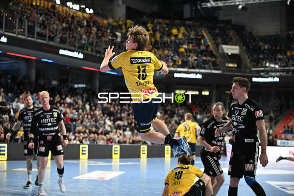 Handball I Herren I Saison 2022-2023 I Liqui Moly Handballbundesliga I 13. Spieltag I HC Erlangen - Rhein-Neckar Löwen I 19.11.2022 Wurf von Benjamin Helander (13, Rhein-Neckar Löwen)
Ort: Nürnberg, Germany
Datum: 19.11.2022 - Wurf von Benjamin Helander