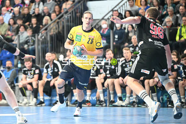 Handball I Herren I Saison 2022-2023 I Liqui Moly Handballbundesliga I 13. Spieltag I HC Erlangen - Rhein-Neckar Löwen I 19.11.2022 Olle Forsell Schefvert (25, Rhein-Neckar Löwen)
Ort: Nürnberg, Germany
Datum: 19.11.2022 - Sebastian Heymann, Olle Forsell Schefvert, Olle Forsell_Schefvert