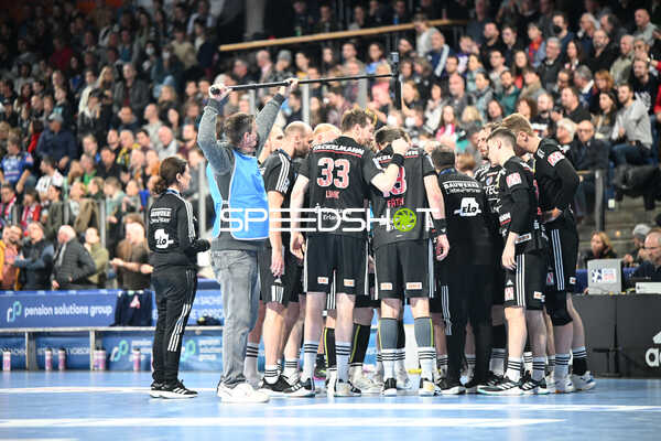 Handball I Herren I Saison 2022-2023 I Liqui Moly Handballbundesliga I 13. Spieltag I HC Erlangen - Rhein-Neckar Löwen I 19.11.2022 Mannschaftskreis HC Erlangen
Ort: Nürnberg, Germany
Datum: 19.11.2022