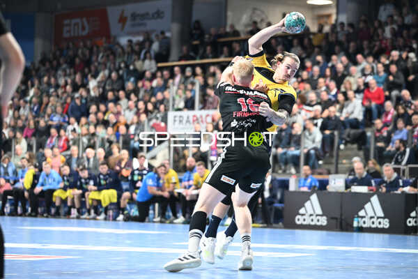 Handball I Herren I Saison 2022-2023 I Liqui Moly Handballbundesliga I 13. Spieltag I HC Erlangen - Rhein-Neckar Löwen I 19.11.2022 Lukas Nilsson (65, Rhein-Neckar Löwen) gegen Sebastian Firnhaber (18, HC Erlangen)
Ort: Nürnberg, Germany
Datum: 19.11.2022 - Lukas Nilsson
