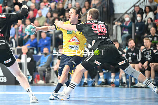 Handball I Herren I Saison 2022-2023 I Liqui Moly Handballbundesliga I 13. Spieltag I HC Erlangen - Rhein-Neckar Löwen I 19.11.2022 Olle Forsell Schefvert (25, Rhein-Neckar Löwen) gegen Tim Zechel (96, HC Erlangen)
Ort: Nürnberg, Germany
Datum: 19.11.2022 - David Móré, Olle Forsell Schefvert