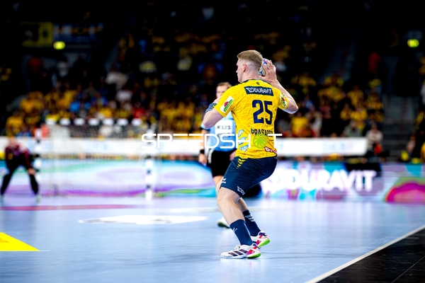 Haukur Thrastarson (25; Rhein Neckar Löwen) wirft