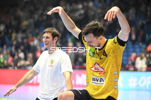 Handball I Herren I Saison 2022-2023 I DHB-Pokal I Achtelfinale I MT Melsungen - Rhein-Neckar Löwen I 21.12.2022 Jubel von Patrick Groetzki (24, Rhein-Neckar Löwen) und Uwe Gensheimer (3, Rhein-Neckar Löwen)
Ort: Kassel, Germany
Datum: 21.12.2022 - Jubel von Patrick Groetzki, Uwe Gensheimer