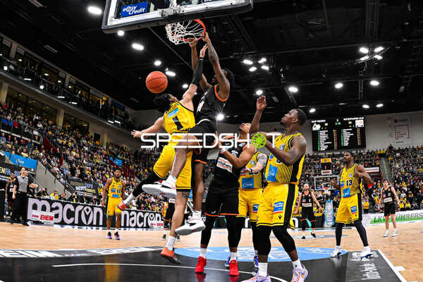 Basketball I Herren I Saison 2022-2023 I easyCredit BBL I 11. Spieltag I MHP Riesen Ludwigsburg - ratiopharm Ulm I 27.12.2022