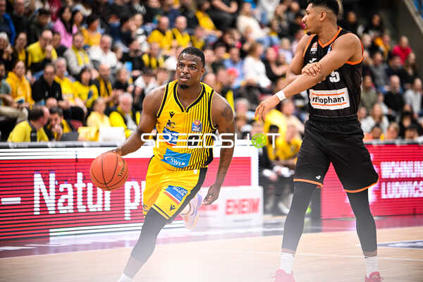Basketball I Herren I Saison 2022-2023 I easyCredit BBL I 11. Spieltag I MHP Riesen Ludwigsburg - ratiopharm Ulm I 27.12.2022