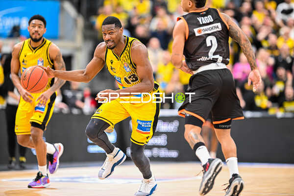 Basketball I Herren I Saison 2022-2023 I easyCredit BBL I 11. Spieltag I MHP Riesen Ludwigsburg - ratiopharm Ulm I 27.12.2022