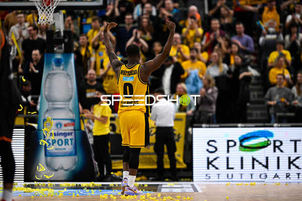 Basketball I Herren I Saison 2022-2023 I easyCredit BBL I 11. Spieltag I MHP Riesen Ludwigsburg - ratiopharm Ulm I 27.12.2022 Jubel von Isaiah Whitehead (0, MHP Riesen Ludwigsburg)
Ort: Ludwigsburg, Germany
Datum: 27.12.2022 - Jubel von Isaiah Whitehead