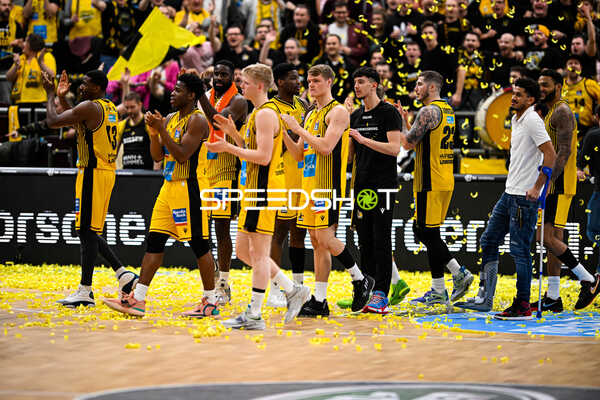 Basketball I Herren I Saison 2022-2023 I easyCredit BBL I 11. Spieltag I MHP Riesen Ludwigsburg - ratiopharm Ulm I 27.12.2022 Jubel der MHP Riesen
Ort: Ludwigsburg, Germany
Datum: 27.12.2022 - Eddy Edigin