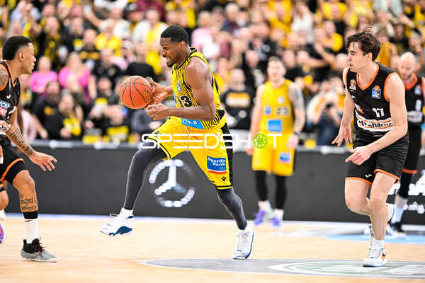 Basketball I Herren I Saison 2022-2023 I easyCredit BBL I 11. Spieltag I MHP Riesen Ludwigsburg - ratiopharm Ulm I 27.12.2022