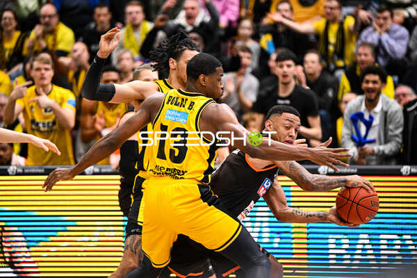 Basketball I Herren I Saison 2022-2023 I easyCredit BBL I 11. Spieltag I MHP Riesen Ludwigsburg - ratiopharm Ulm I 27.12.2022