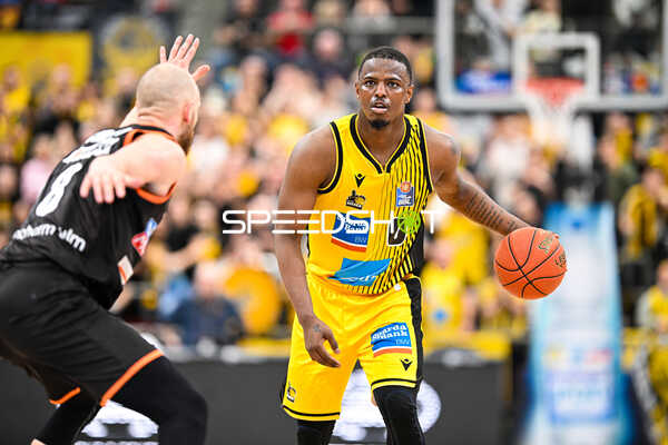 Basketball I Herren I Saison 2022-2023 I easyCredit BBL I 11. Spieltag I MHP Riesen Ludwigsburg - ratiopharm Ulm I 27.12.2022