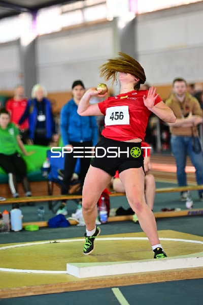 Startnummer 456 stößt Kugel