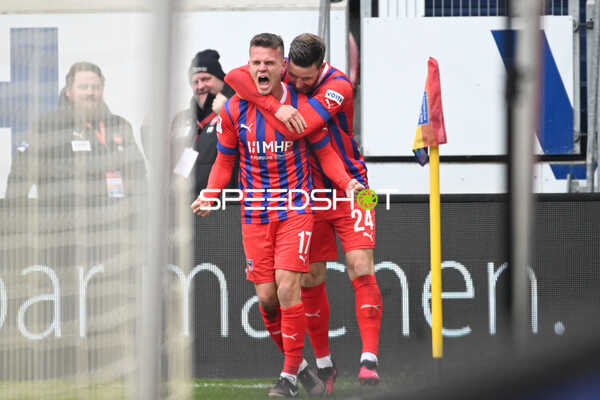 Fußball I Herren I Saison 2022-2023 I 2. Bundesliga I 18. Spieltag I 1. FC Heidenheim 1846 - F.C. Hansa Rostock I 28.01.2023 Jubel rund um Torschütze Florian Pick (17, 1. FC Heidenheim) zum 2:0
Ort: Heidenheim, Germany
Datum: 28.01.2023 - Jubel rund um Torschütze Florian Pick