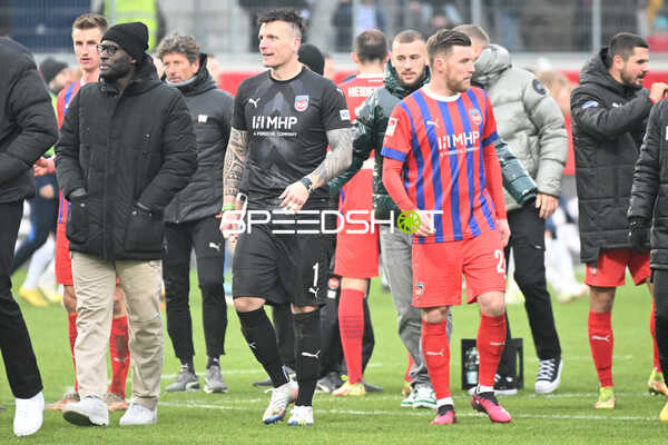 Fußball I Herren I Saison 2022-2023 I 2. Bundesliga I 18. Spieltag I 1. FC Heidenheim 1846 - F.C. Hansa Rostock I 28.01.2023 Kevin Müller (1, 1. FC Heidenheim) und Christian Kühlwetter (24, 1. FC Heidenheim)
Ort: Heidenheim, Germany
Datum: 28.01.2023 - Kevin Müller, Jan Schöppner
