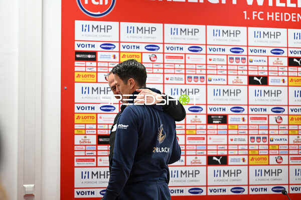 Fußball I Herren I Saison 2022-2023 I 2. Bundesliga I 18. Spieltag I 1. FC Heidenheim 1846 - F.C. Hansa Rostock I 28.01.2023 Patrick Glöckner (Trainer, F.C. Hansa Rostock) und Frank Schmidt, Headcoach (1. FC Heidenheim) nach der Pressekonferenz
Ort: Heidenheim, Germany
Datum: 28.01.2023