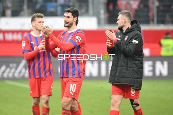 Fußball I Herren I Saison 2022-2023 I 2. Bundesliga I 18. Spieltag I 1. FC Heidenheim 1846 - F.C. Hansa Rostock I 28.01.2023 Tim Kleindienst (10, 1. FC Heidenheim), Tim Siersleben (4, 1. FC Heidenheim) und Patrick Mainka (6, 1. FC Heidenheim)
Ort: Heidenheim, Germany
Datum: 28.01.2023 - Tim Kleindienst