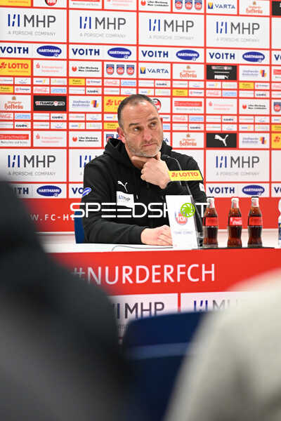 Fußball I Herren I Saison 2022-2023 I 2. Bundesliga I 18. Spieltag I 1. FC Heidenheim 1846 - F.C. Hansa Rostock I 28.01.2023 Frank Schmidt, Headcoach (1. FC Heidenheim) bei der Pressekonferenz
Ort: Heidenheim, Germany
Datum: 28.01.2023