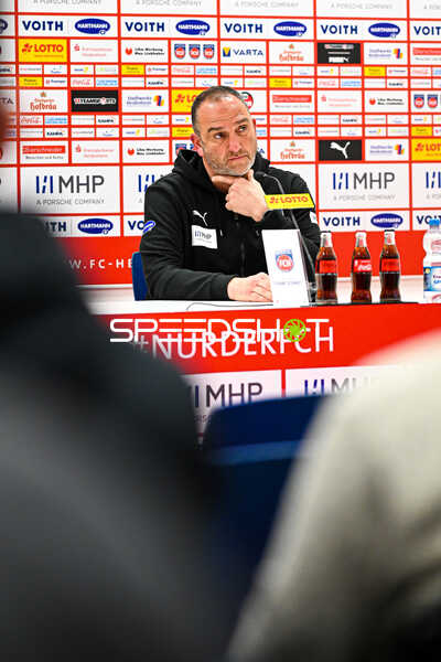 Fußball I Herren I Saison 2022-2023 I 2. Bundesliga I 18. Spieltag I 1. FC Heidenheim 1846 - F.C. Hansa Rostock I 28.01.2023 Frank Schmidt, Headcoach (1. FC Heidenheim) bei der Pressekonferenz
Ort: Heidenheim, Germany
Datum: 28.01.2023