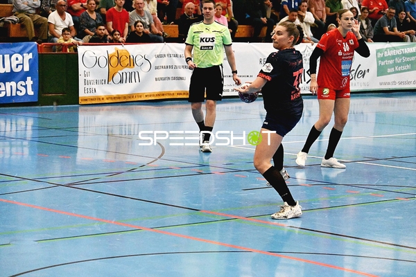 Spielerin von Mainz 05 beim Pass