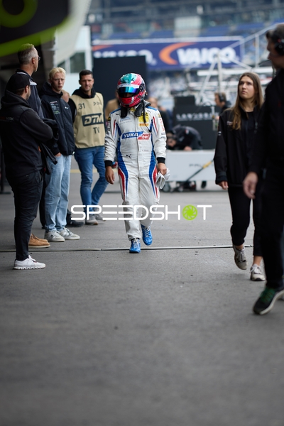 Rennfahrzeug beim Boxenstopp