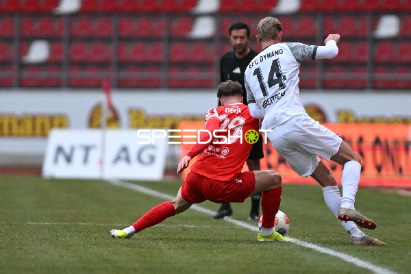 Zweikampf um den Ball