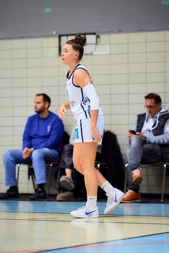 Julia Wroblewski (6; USC BaseCats Heidelberg) auf dem Spielfeld
