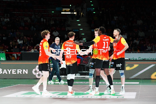 Spielszene mit Jonathan Downs (17; BADEN VOLLEYS SSC Karlsruhe) und Nimo Benne (21; BADEN VOLLEYS SSC Karlsruhe)