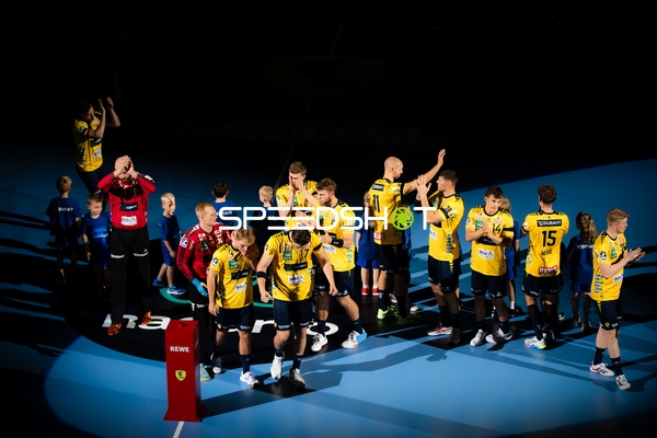 Spieler Steven Plucnar Jacobsen (9; Rhein Neckar Löwen), Sebastian Heymann (13; Rhein Neckar Löwen), Gino Steenaerts (14; Rhein Neckar Löwen) und David Späth (29; Rhein Neckar Löwen) positionieren sich