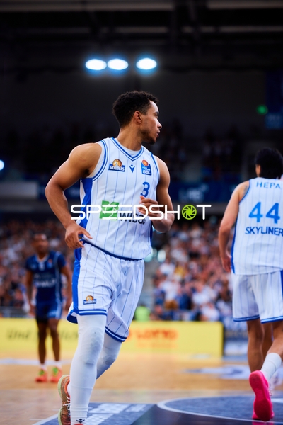 Spielerbewegung Garai Zeeb (3;Frankfurt Skyliners), Kamaka Hepa (44;Frankfurt Skyliners)