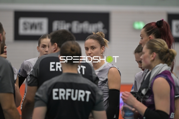 Timeout mit Elizabeth Sandbothe (2; Schwarz-Weiß Erfurt) und Alina Zellin (1; Schwarz-Weiß Erfurt)