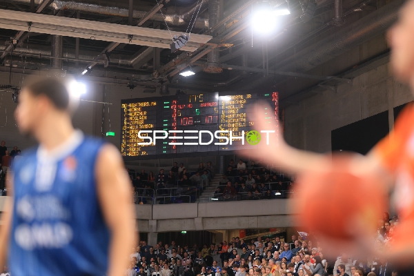 Stadion-Szene mit Spielstand