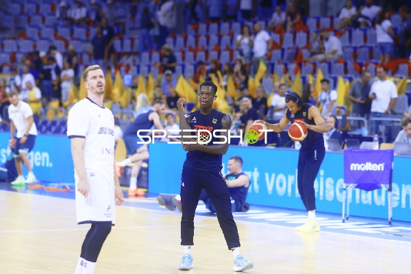 Spieler wärmen sich auf