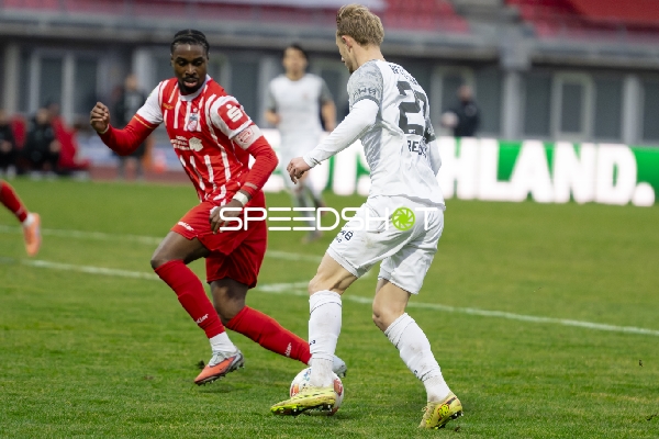 Zweikampf um den Ball