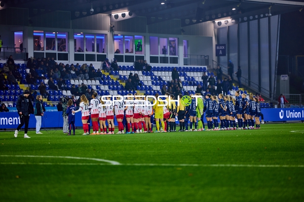 Mannschaften vor Spielbeginn